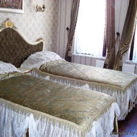Romantic מלון 3*